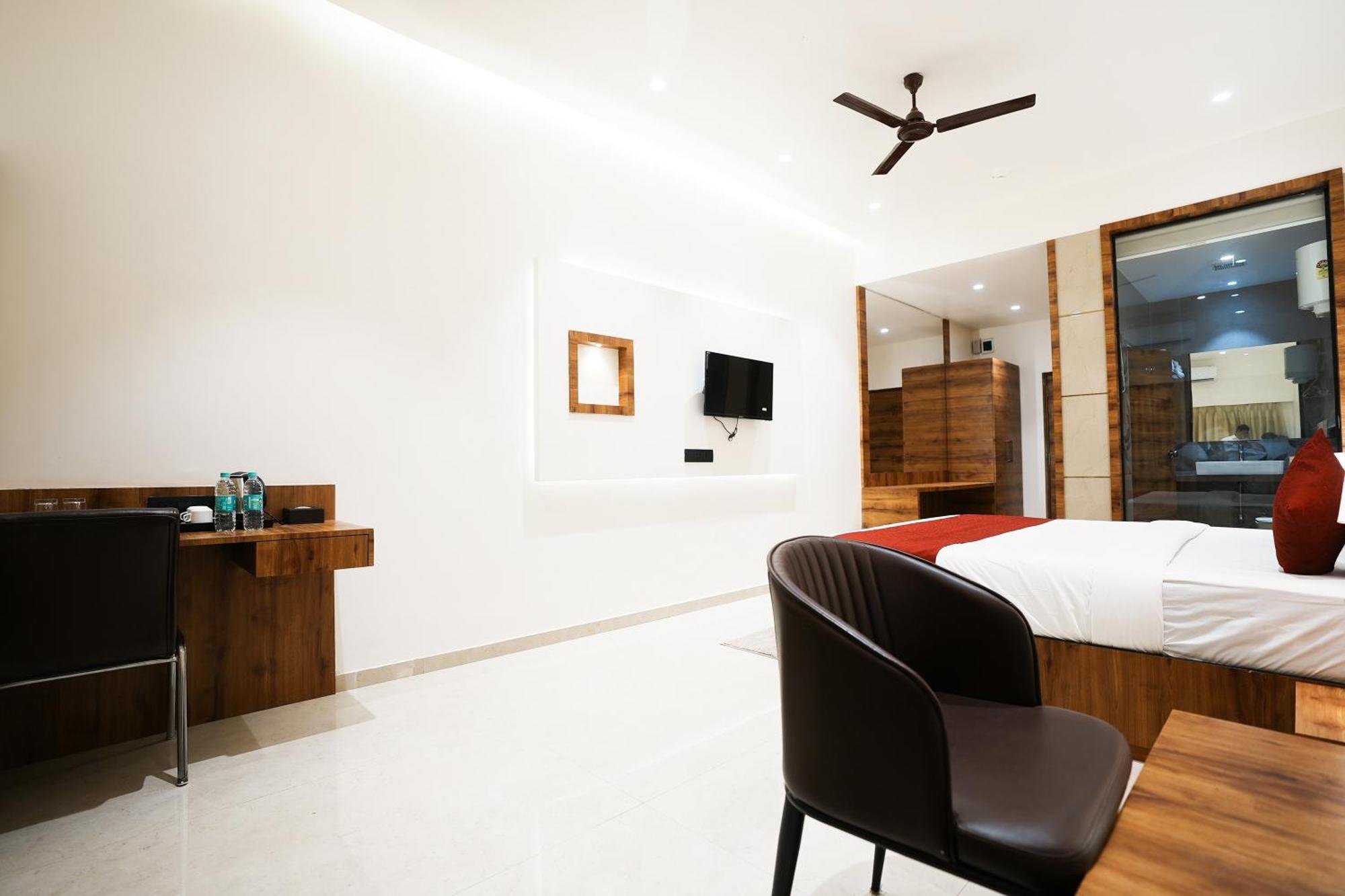 Madhav Residency Hotel & Banquet, Kalyan, Mumbai Exteriér fotografie